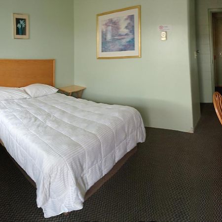 Chimo Motel Cochrane ภายนอก รูปภาพ