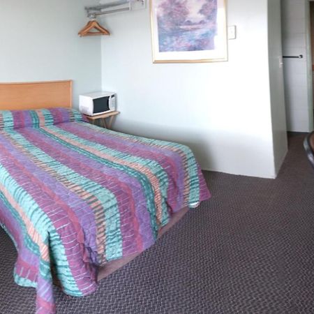 Chimo Motel Cochrane ภายนอก รูปภาพ