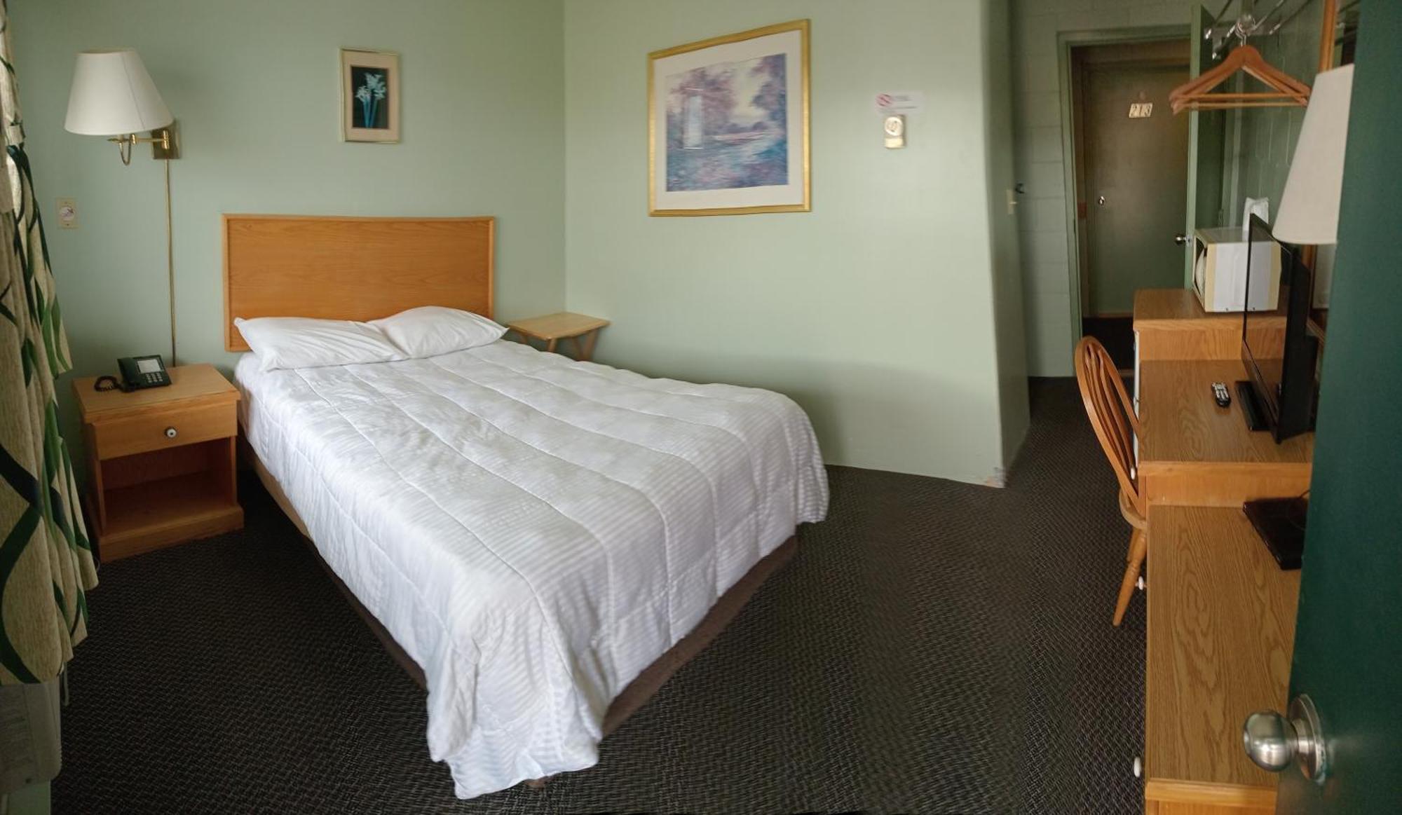Chimo Motel Cochrane ภายนอก รูปภาพ