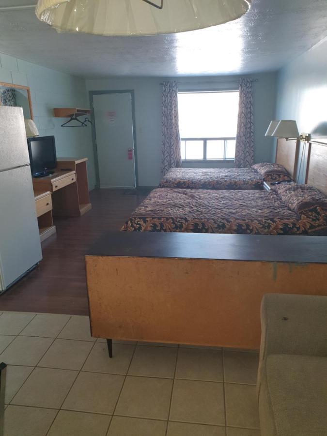 Chimo Motel Cochrane ภายนอก รูปภาพ
