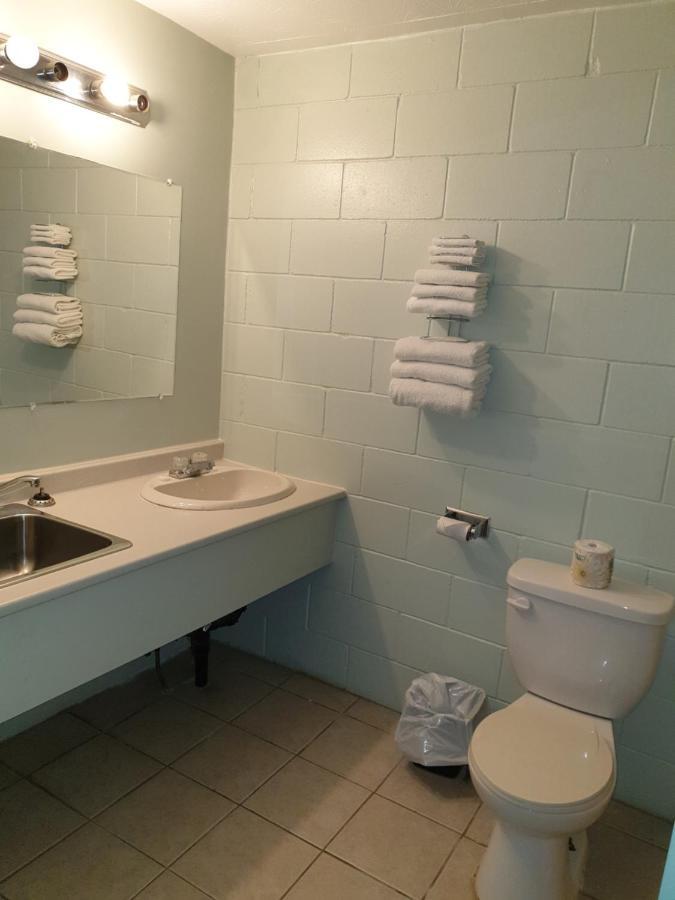 Chimo Motel Cochrane ภายนอก รูปภาพ