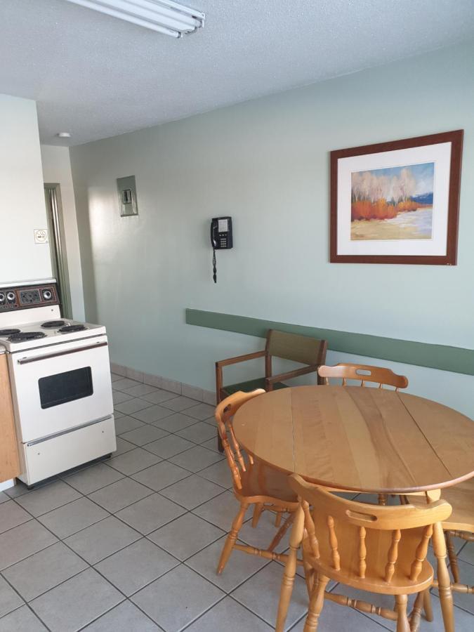 Chimo Motel Cochrane ภายนอก รูปภาพ